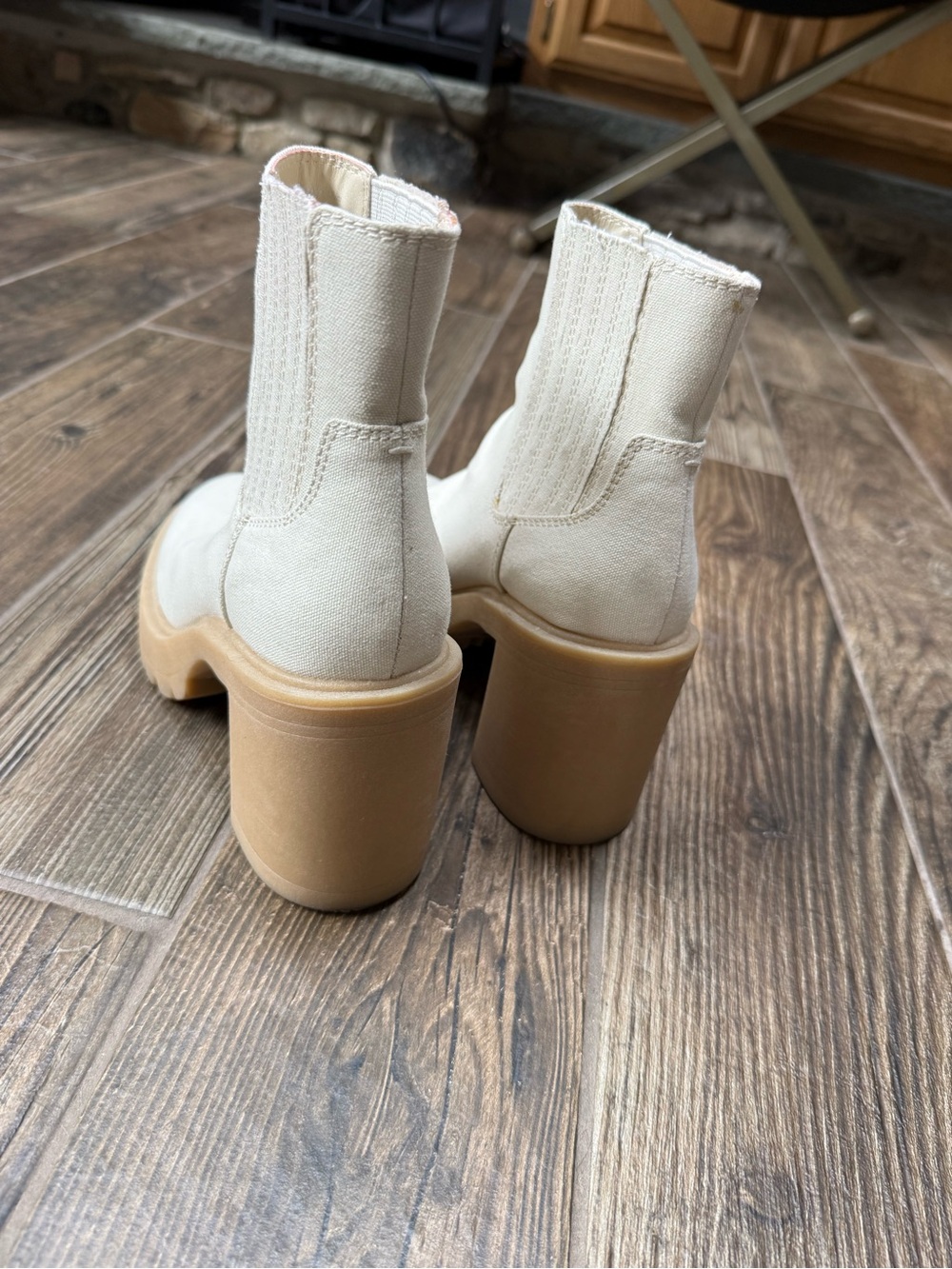 Steve Madden Womens Cream Chunky Heel Chelsea Boots - Picture 4 of 5